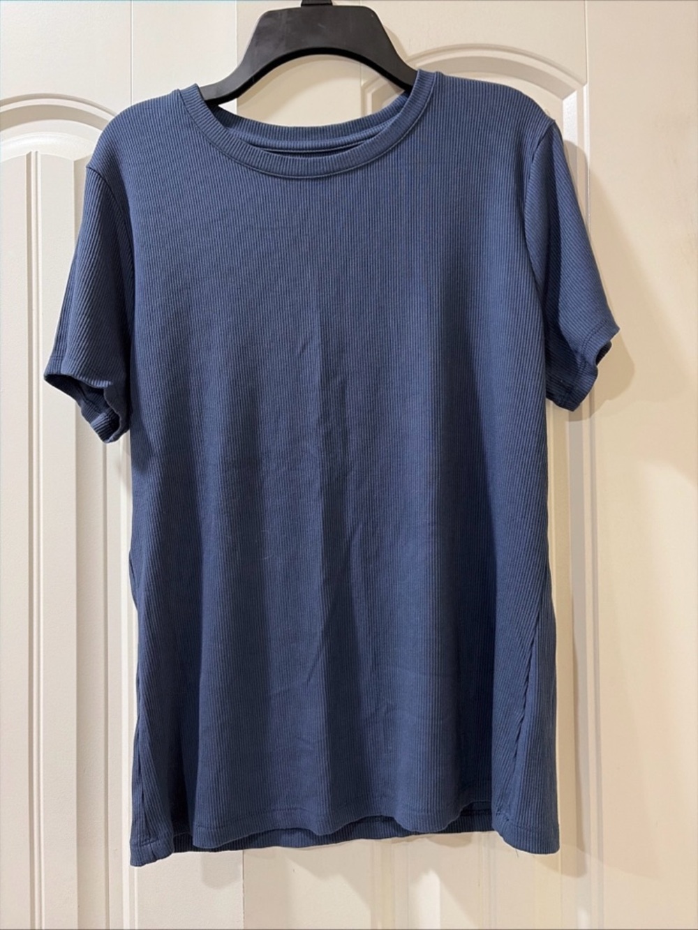 Women’s Short Sleeve Crewneck Tee in Dusty Blue